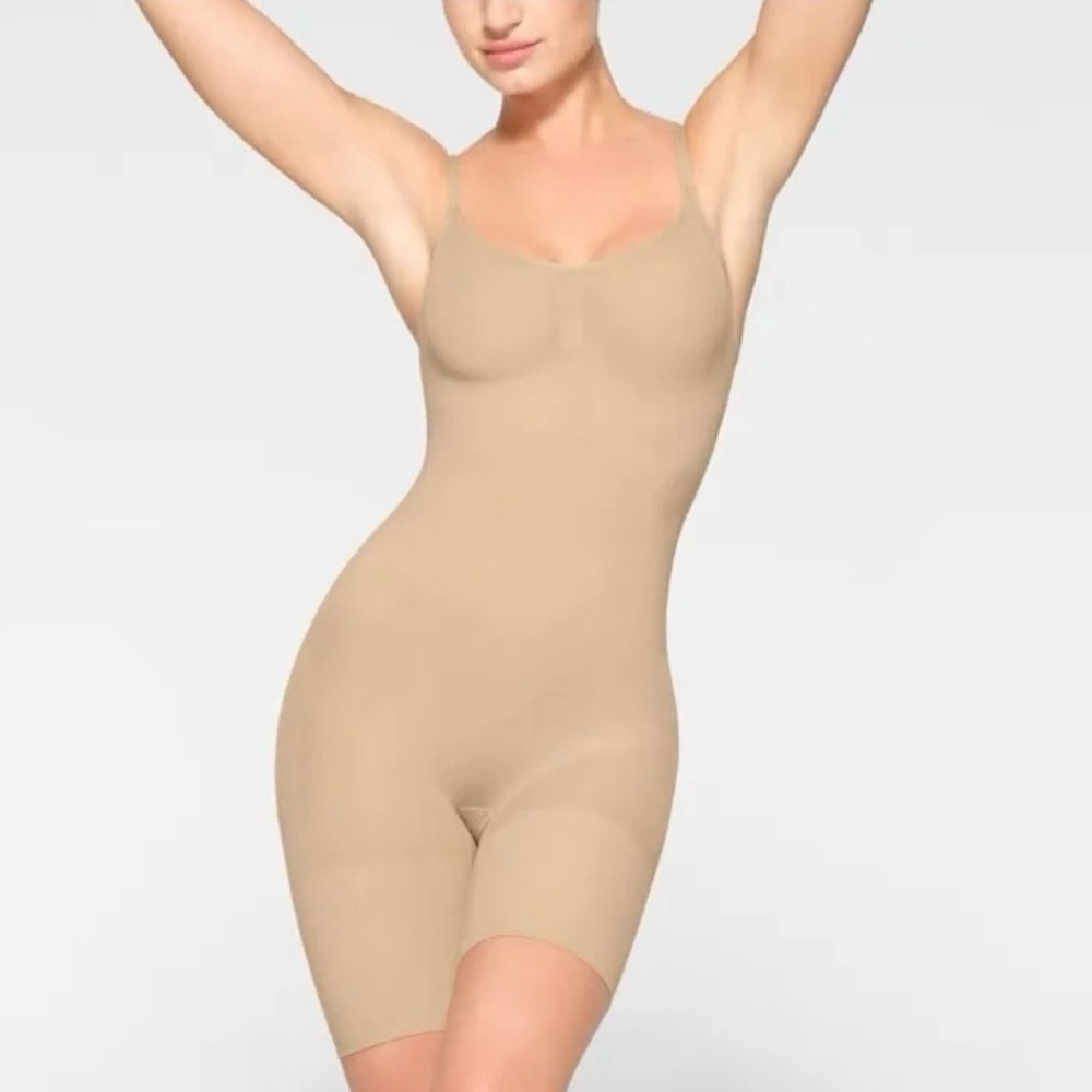 Skims Everyday Sculpt Mid Thigh Bodysuit